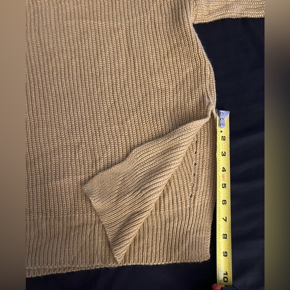 Women’s G.I.L.I. pullover goldenrod color pullover sweater with side slits - Picture 5 of 11